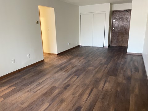 Floor plan for 2 beds, 1 bath, 825 sqft